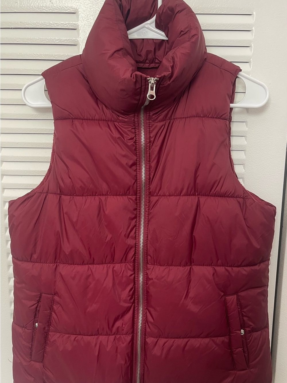 Old navy Women's Burgundy Vest size small